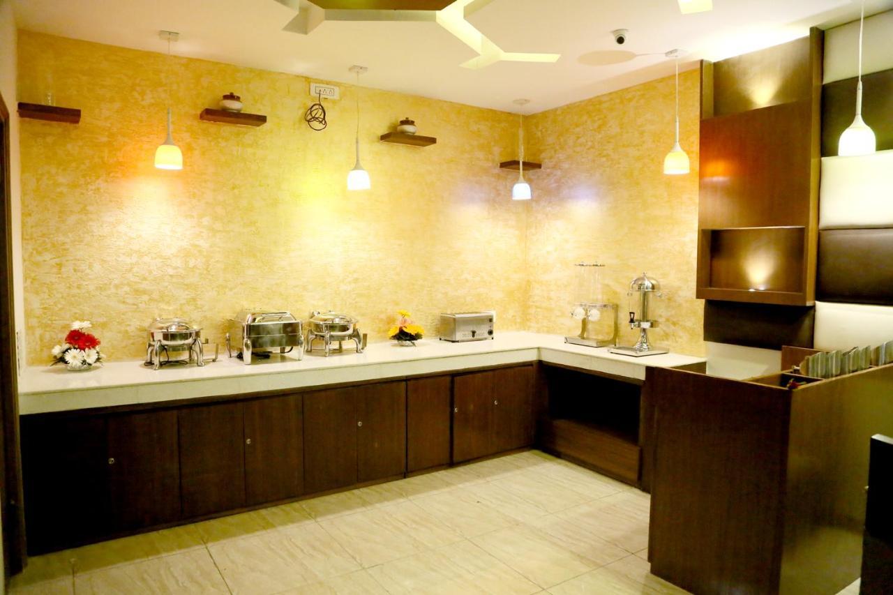 Hotel S C Residency Zirakpur 外观 照片
