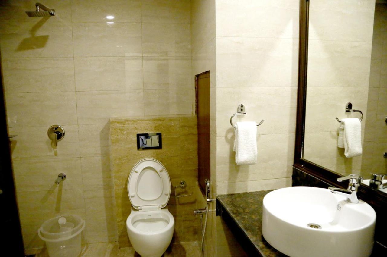 Hotel S C Residency Zirakpur 外观 照片
