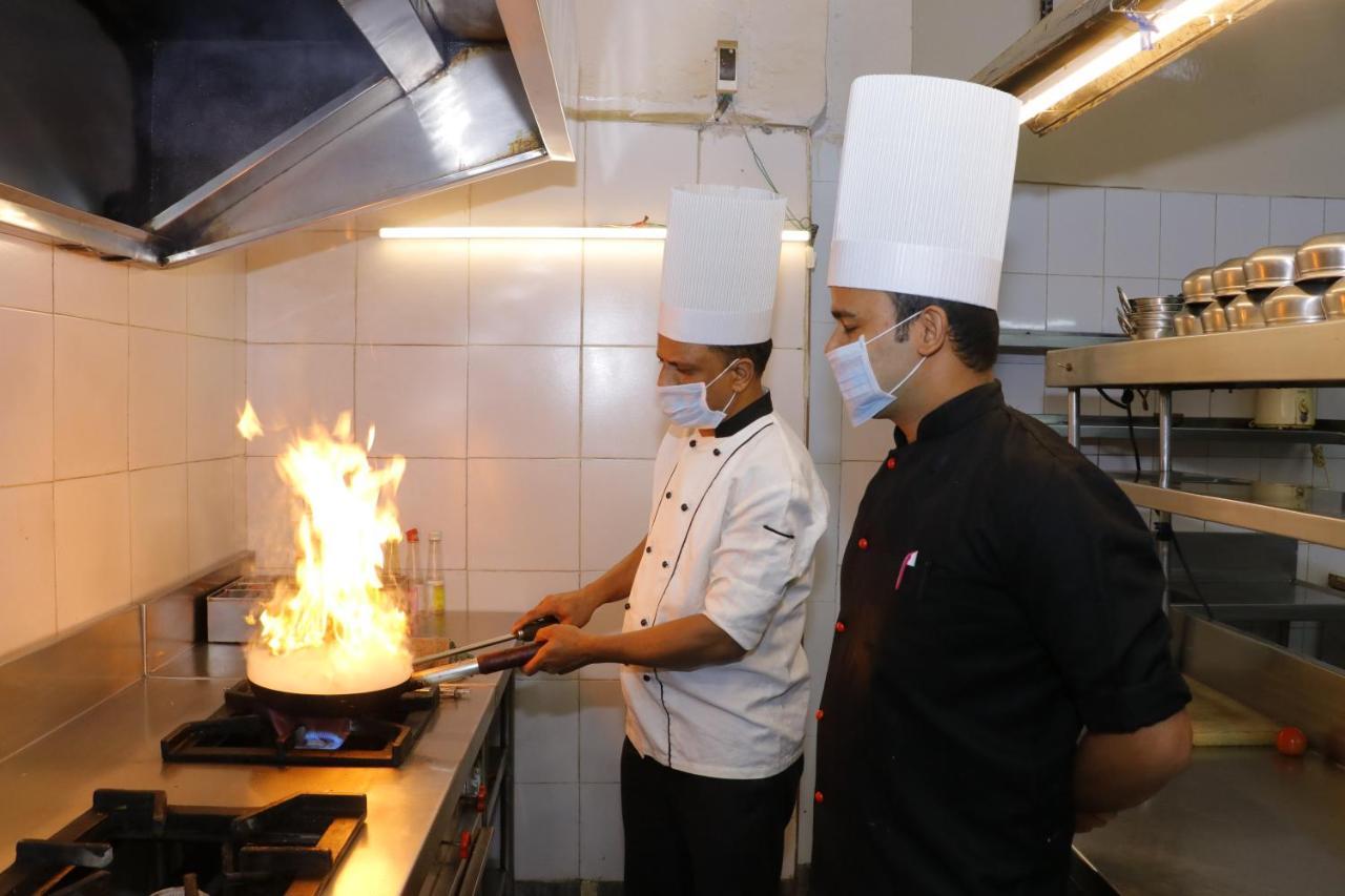 Hotel S C Residency Zirakpur 外观 照片