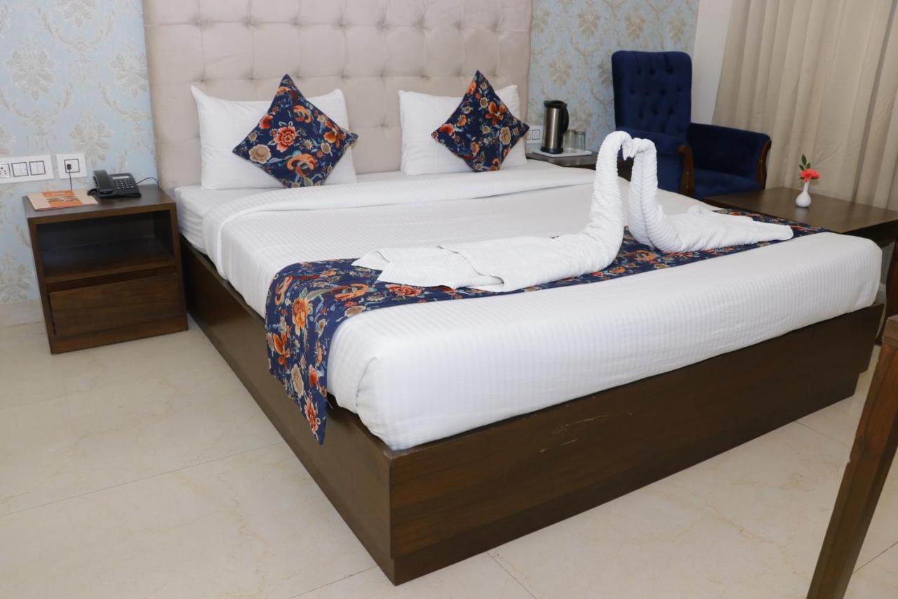 Hotel S C Residency Zirakpur 外观 照片