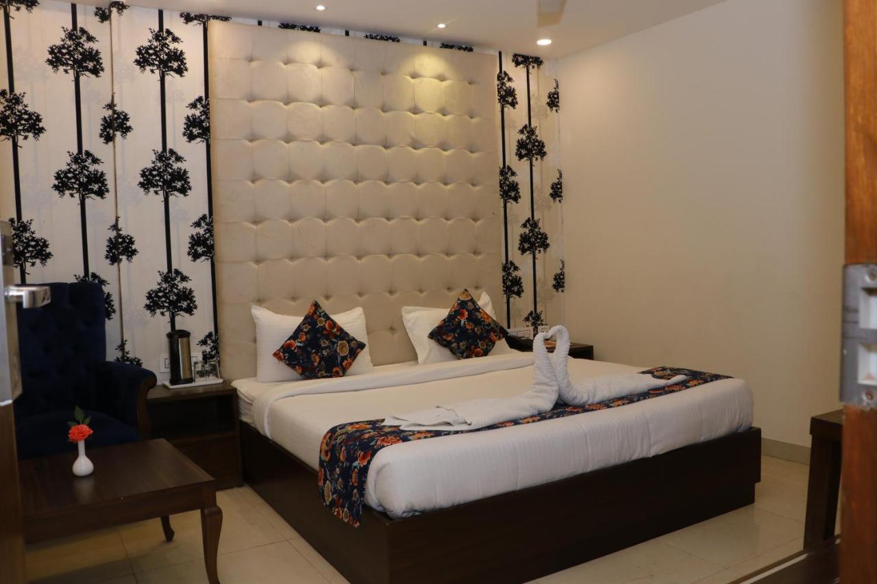 Hotel S C Residency Zirakpur 外观 照片