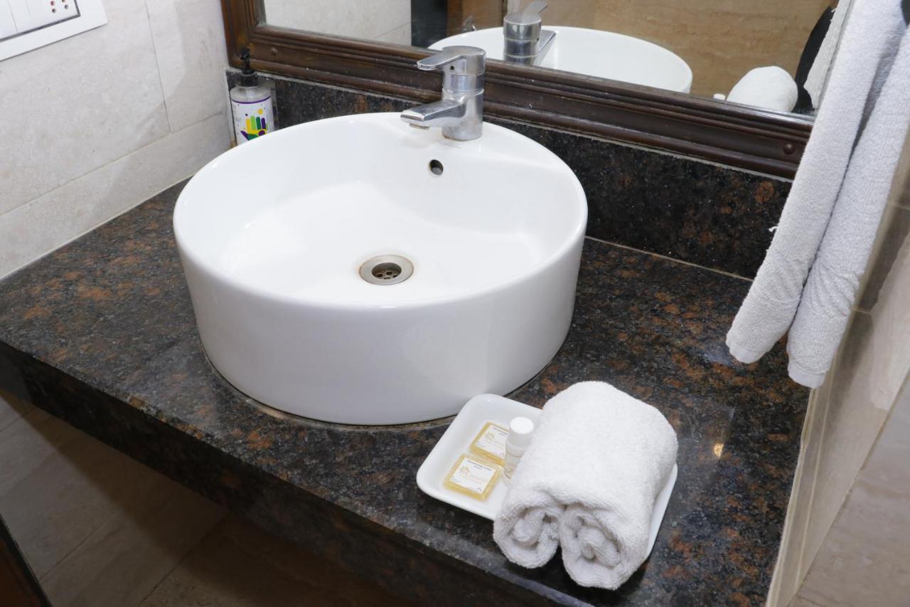 Hotel S C Residency Zirakpur 外观 照片