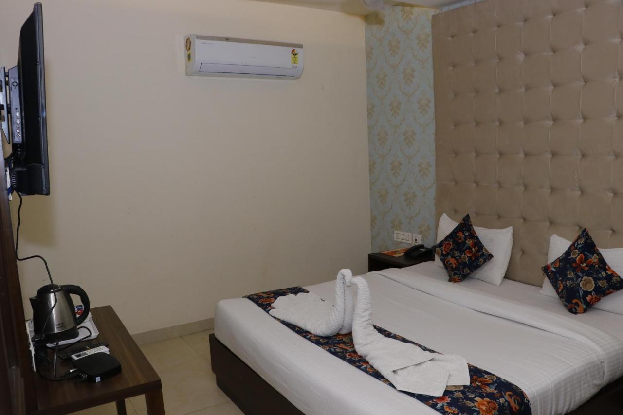 Hotel S C Residency Zirakpur 外观 照片