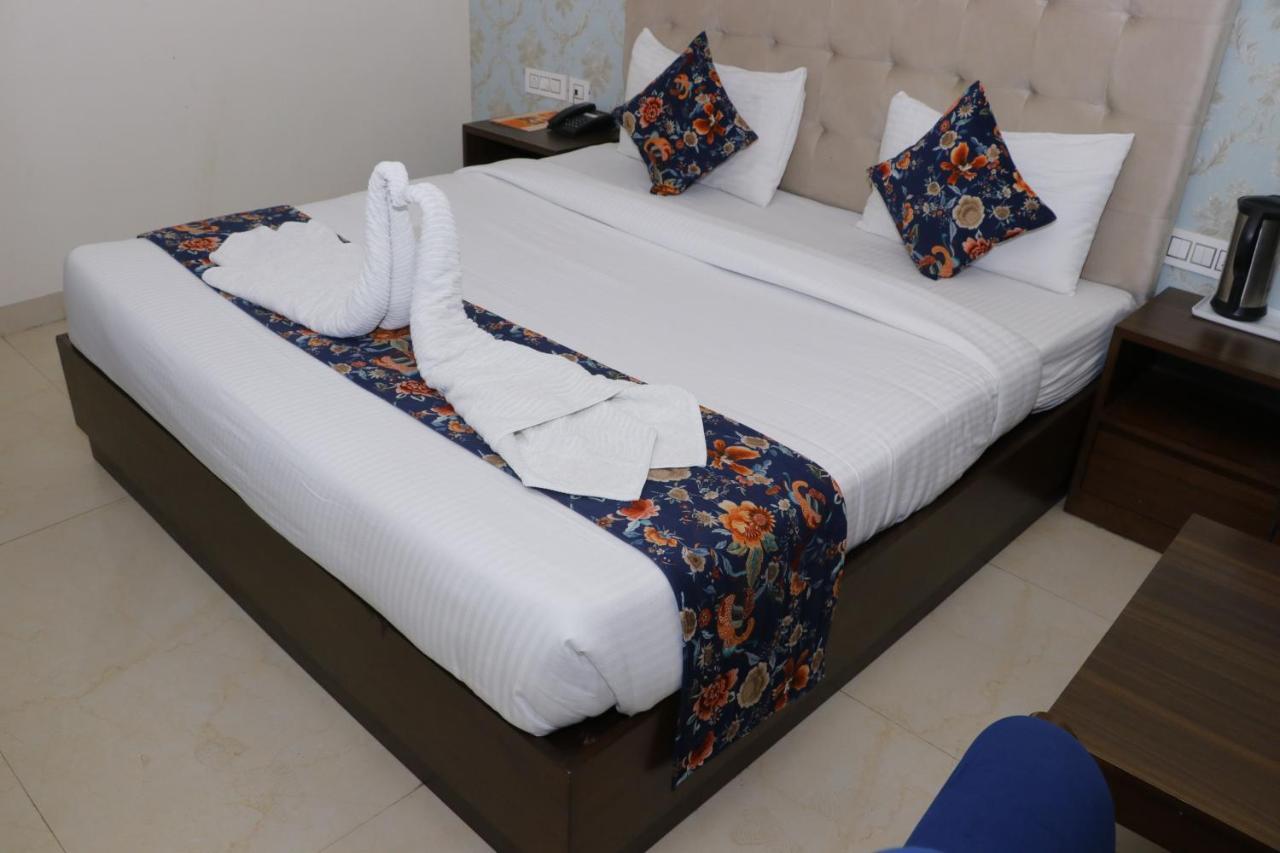 Hotel S C Residency Zirakpur 外观 照片