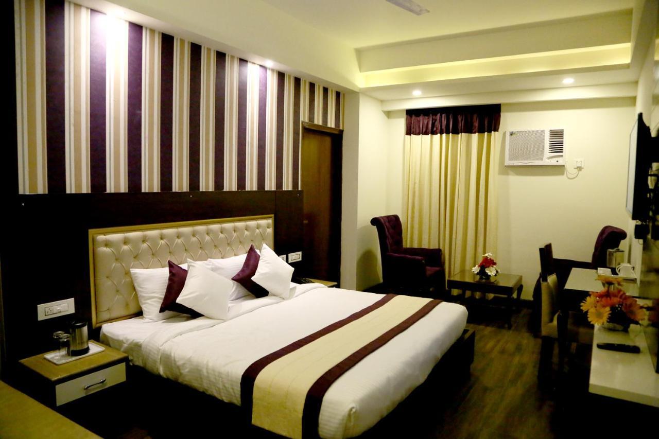 Hotel S C Residency Zirakpur 外观 照片